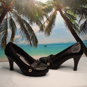 Women's Mudd Pump Heels Button Leather Black